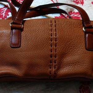 Fossil duffel bag heavy golden leather, med. Size very nice bag